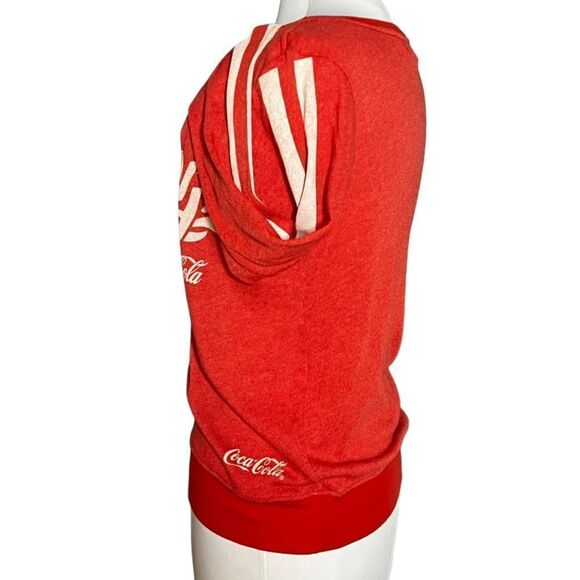 WILDFOX Coca-Cola Hebrew Graphic Crewneck Baggy Beach Jumper Pullover Sweater - Picture 5 of 8